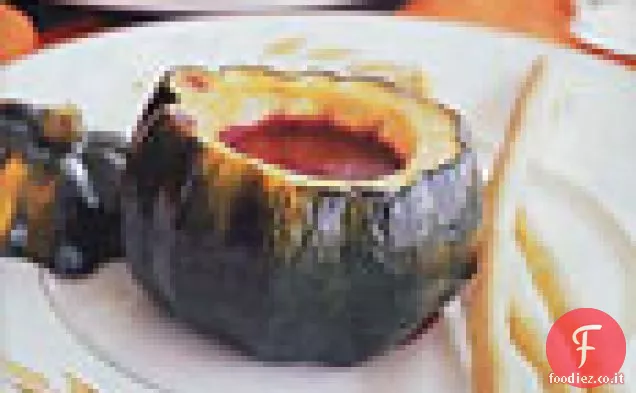 Zuppa di barbabietole in zucca ghianda arrosto