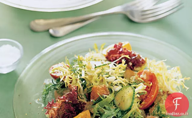 Insalata Mediterranea con crostini di pane alle olive