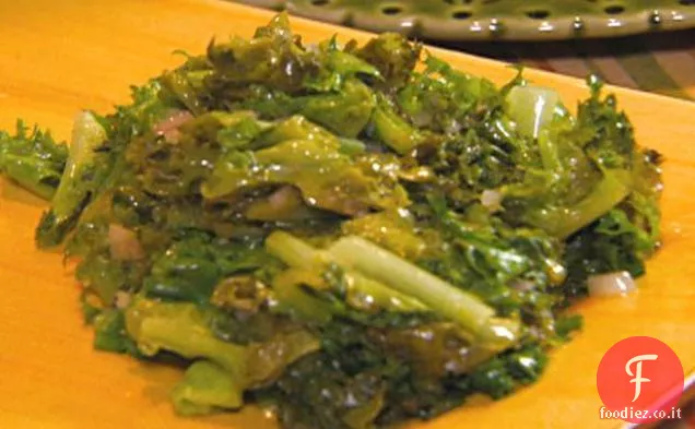 Scarola saltata con scalogno e olio di peperoncino piccante