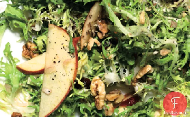 Frisée e Insalata di mele con Ciliegie secche e Noci