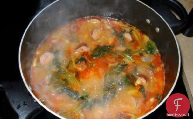 Verdure e fagioli italiani con variazione di salsiccia