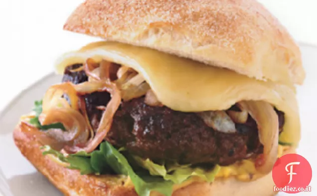 Hamburger di bisonte con cipolle di cabernet e Cheddar del Wisconsin