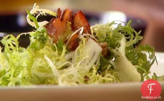 Insalata di Frisee con Formaggio Erborinato, pancetta e Nocciole