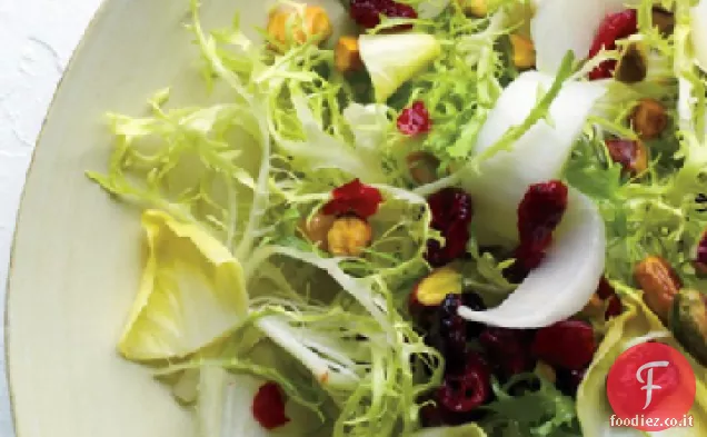 Insalata di Frisee con mirtilli e pistacchi