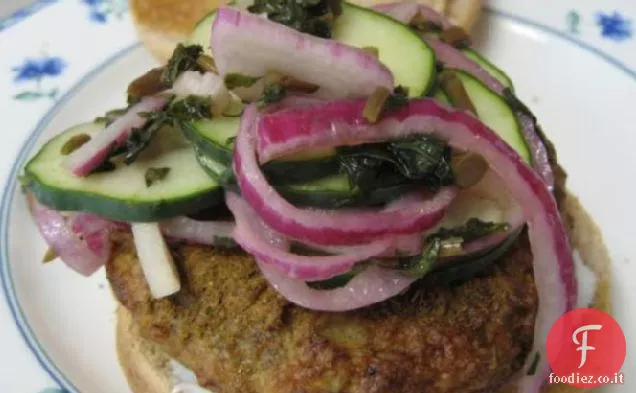 Hamburger di pollo Tandoori con cetrioli coniati