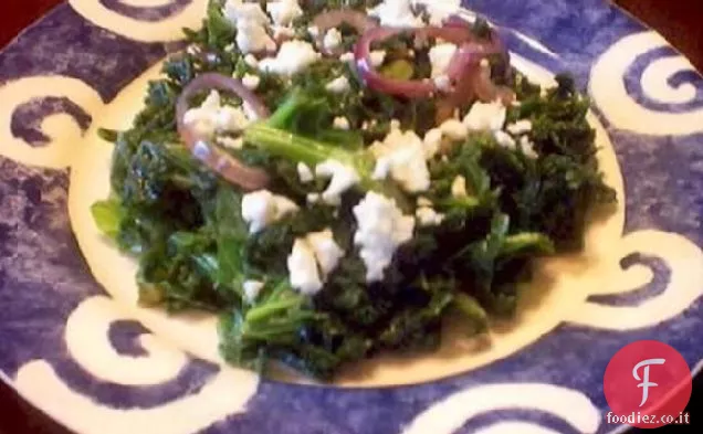 Formaggio Feta, cavolo nero e cipolle rosse