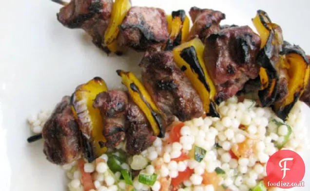 Cena della domenica: spiedini di agnello con couscous israeliano