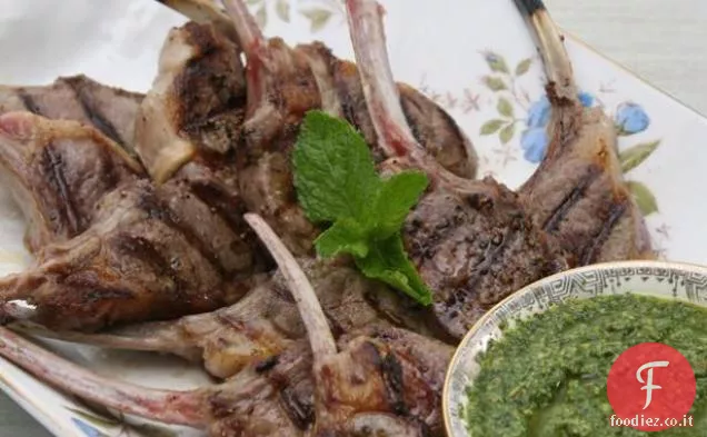 Costolette di Agnello con Pesto di Mandorle alla Menta