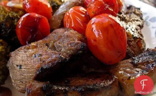 Costolette di agnello marinate alla griglia con Pomodorini balsamici