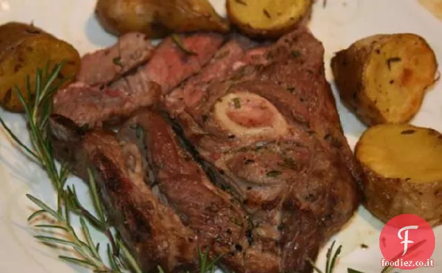 Costolette di agnello alla griglia con marinata di aglio e rosmarino