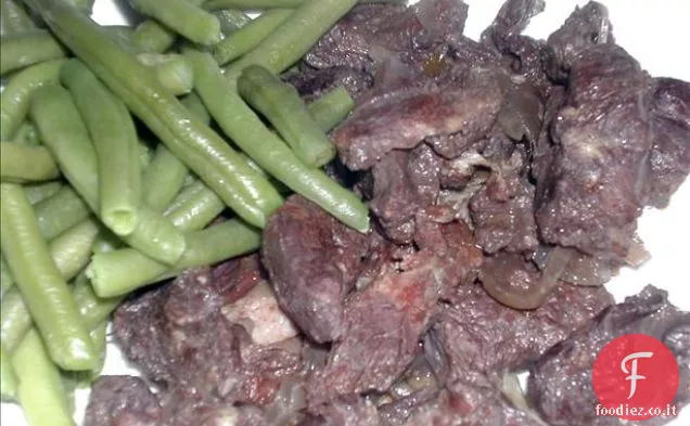 Spiedini di agnello piccante con Cacik turco