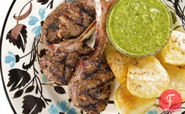 Lecca lecca di agnello con salsa di menta verde Dea e patate arrosto