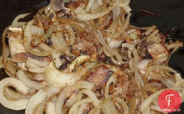 Costolette di agnello alla griglia con cipolle e salsa di sherry