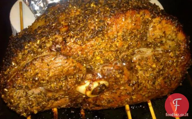 Lento arrosto di carta avvolto gamba di agnello da Olive Magazine aprile