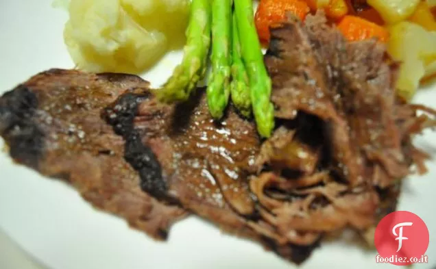 Hamburger di agnello al curry con verdure grigliate e Raita alla menta