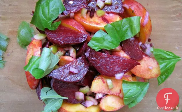 Insalata di pesche e barbabietole arrosto