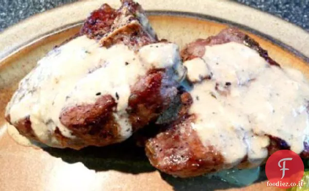 Costolette di agnello scottate con Formaggio di capra Riduzione del vino bianco