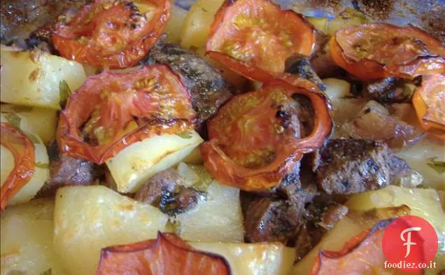 Tave (cipriota Agnello al forno e patate con cumino e pomodori)