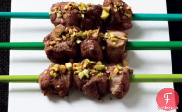 Spiedini di Agnello con salsa calda di Menta e Pistacchio