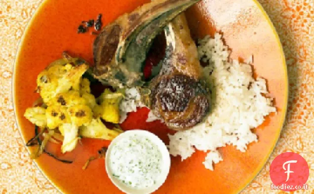 Costolette di agnello con cavolfiore al curry e salsa allo yogurt