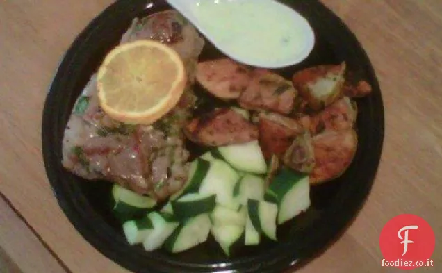 Costolette di agnello alla griglia con salsa di yogurt all'arancia e menta