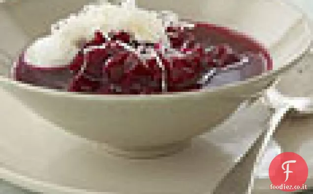 Zuppa di barbabietole con crema di rafano