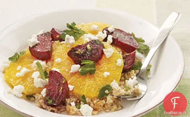 Insalata di barbabietola, bulgur e arancia con vinaigrette al prezzemolo