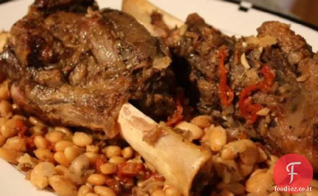 Stinchi di agnello con fagioli bianchi e pomodori secchi