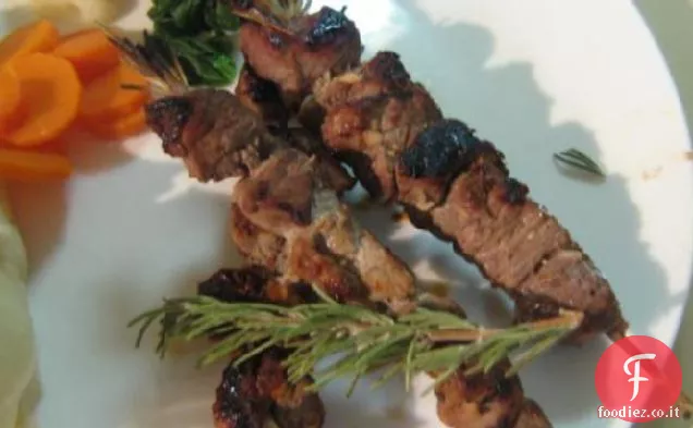 Spiedini di agnello speziati