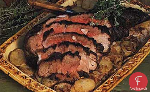 Coscia d'Agnello arrosto con patate e cipolle