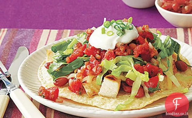 Tostadas di pollo e fagioli rossi