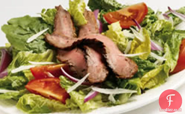 Insalata di bistecca al fianco di aglio alla griglia
