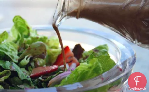 Insalata Romaine alla fragola con condimento cremoso di semi di papavero