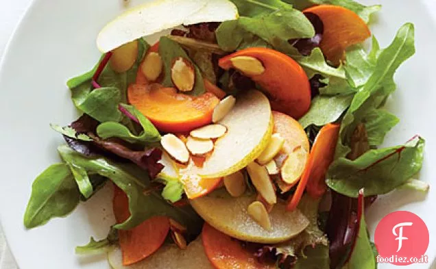 Insalata asiatica di pere, cachi e mandorle