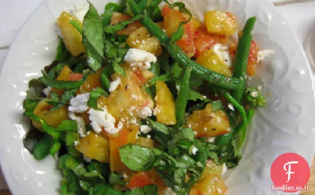Insalata fresca di fagioli verdi e pomodori