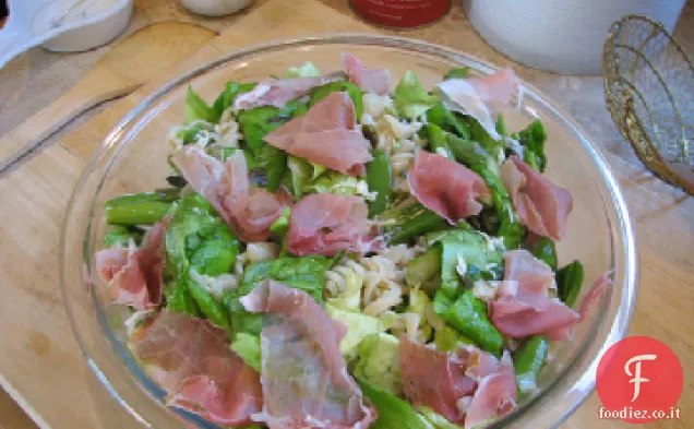 Pasta con Piselli, Asparagi, Lattuga al Burro e Prosciutto