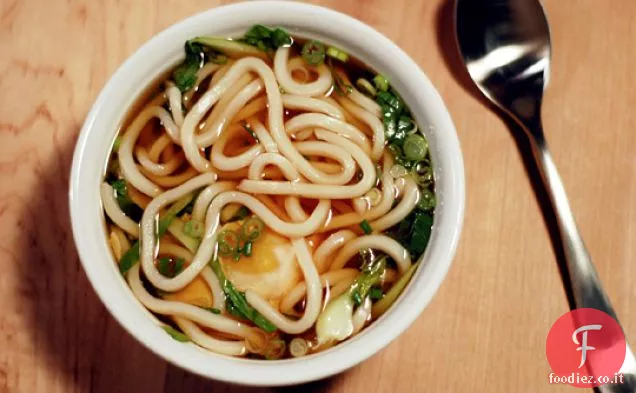Zuppa di Udon con Bok Choy e uovo in camicia