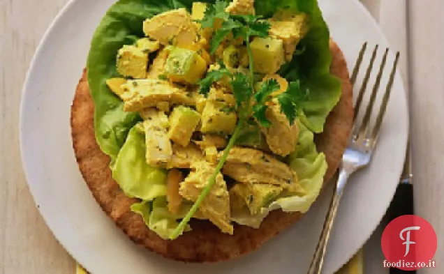 Insalata di pollo al curry su Pitas integrali