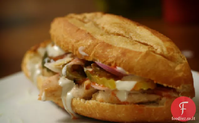 Sano pollo alla griglia, pepe rosso, e formaggio di capra panino