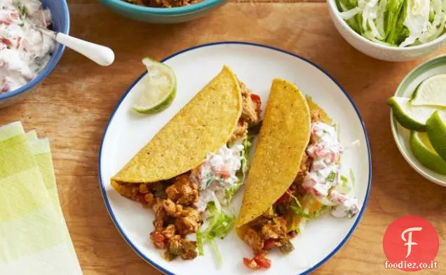 Tacos di pollo macinato con salsa cremosa