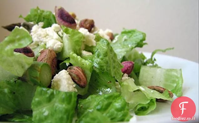 Insalata di lattuga con condimento di pancetta