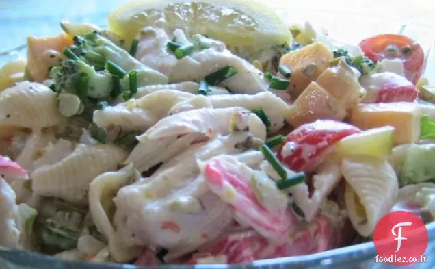 L'ultima cremosa insalata di pasta di frutti di mare refrigerati
