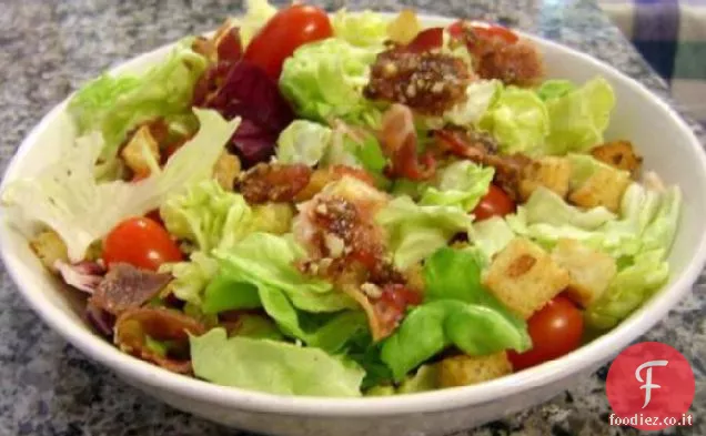Insalata BLT con crostini all'aglio