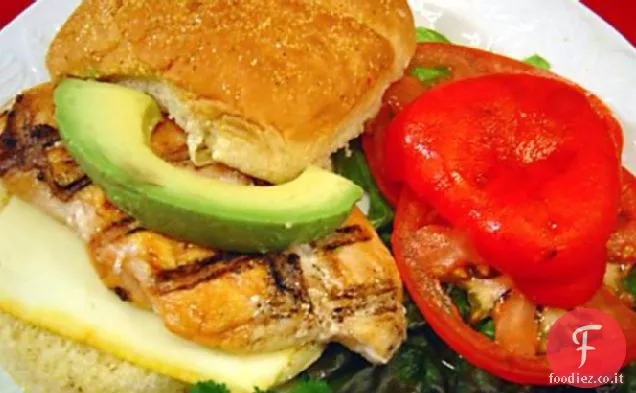 Petto di pollo con panino al peperoncino arrosto