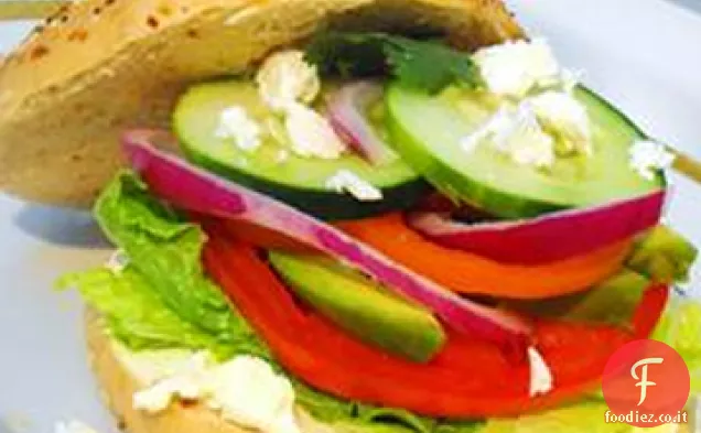 Panino al bagel vegetariano fresco