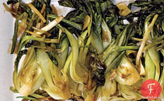 Bok Choy saltati in padella con aglio, zenzero e scalogno