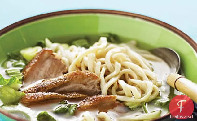 Zuppa di noodle di anatra arrosto cinese