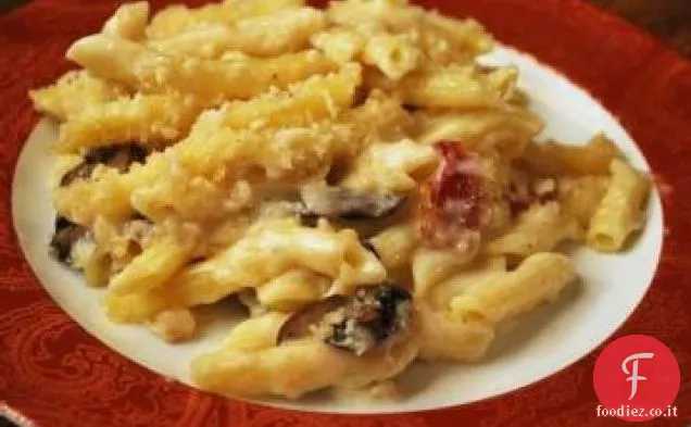 Maccheroni e formaggio con funghi e pancetta