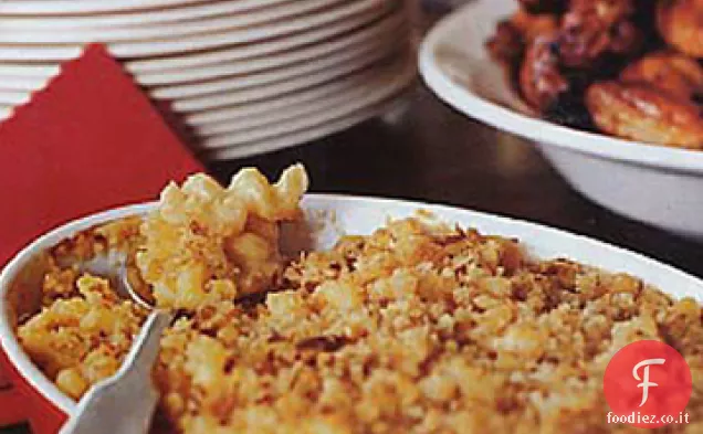 Maccheroni e formaggio con briciole di pane all'aglio, pianura e Chipotle