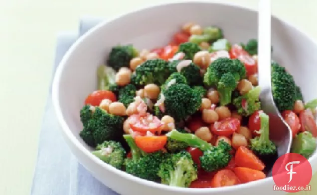 Insalata di broccoli, ceci e pomodorini